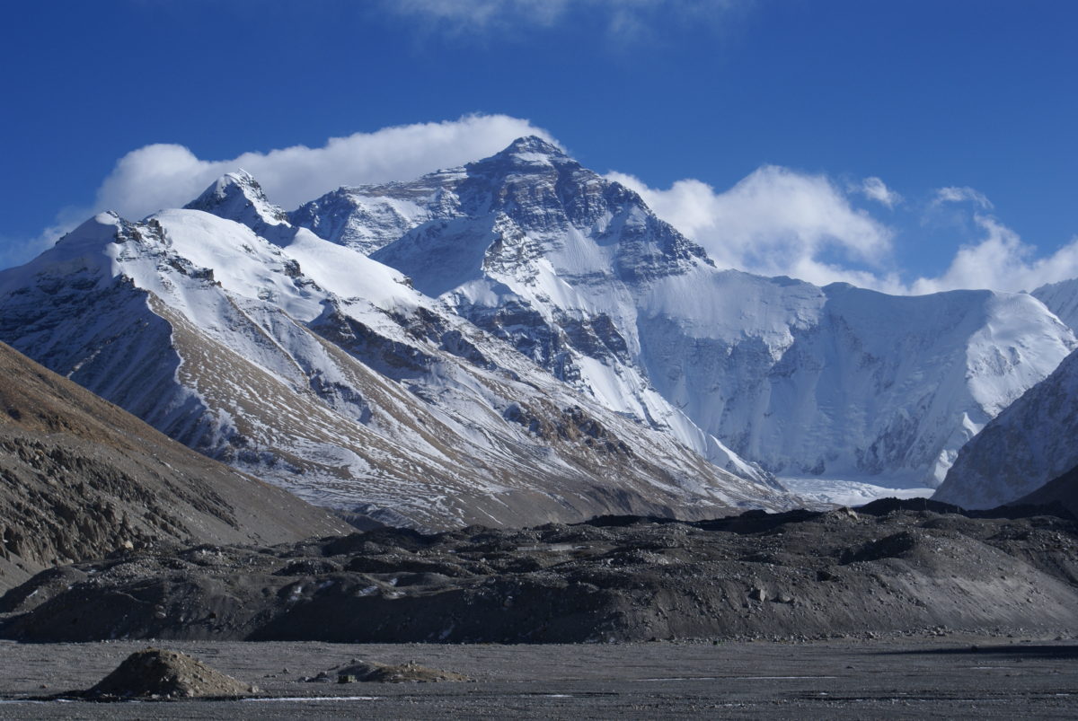Эверест в Гималаях или на Тибете